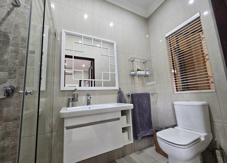 To Let 5 Bedroom Property for Rent in Jim Fouchepark Free State